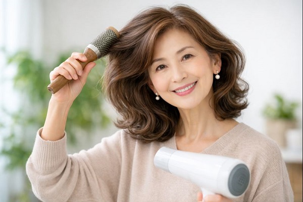 60代女性の髪・頭皮はどう変化する？