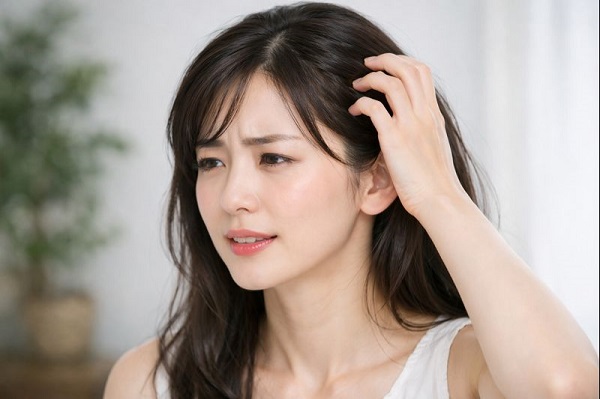 頭皮が赤くなるのはなぜ？考えられる主な原因