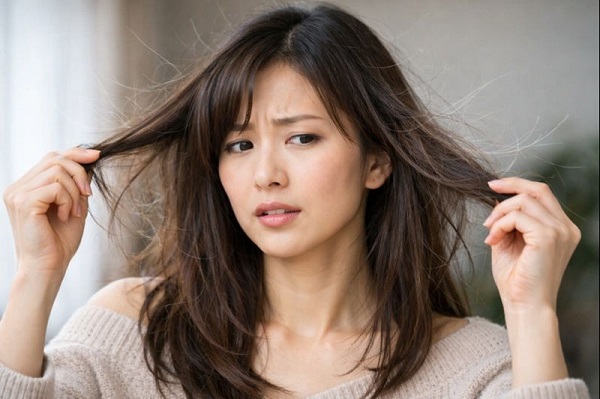 髪の静電気が起こる原因とは？【乾燥・摩擦・成分の関係】